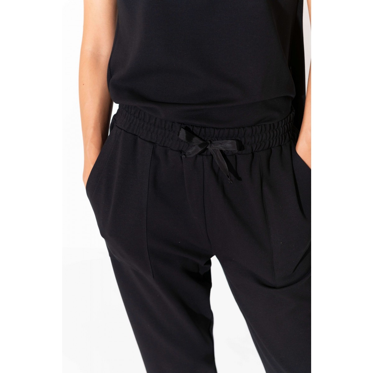 EliseGugDrawstringSweatpants-01